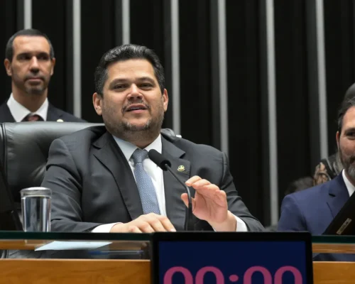 Alcolumbre de férias e o trabalhador segue ferrado na escala 6×1
