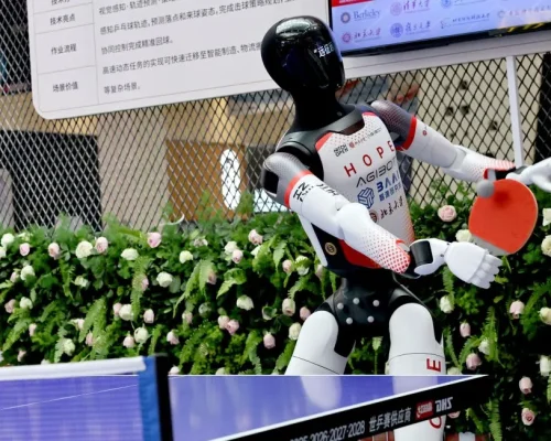 Conferência Mundial de IA 2026 em Shanghai exibe robôs humanoides de última geração