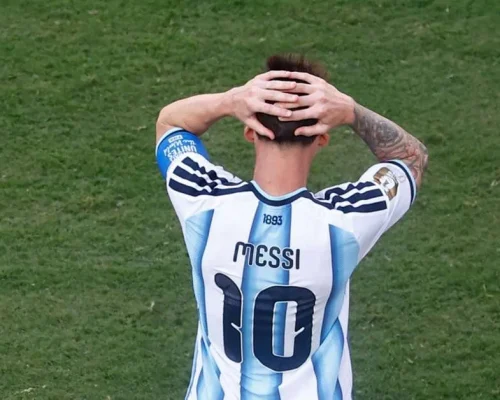Messi chora após vice da Argentina para a Espanha na Copa do Mundo; assista