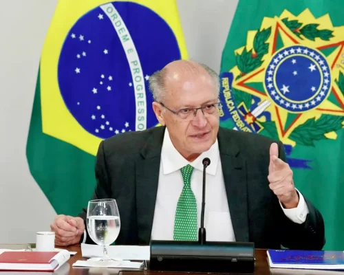 Em meio ao novo tarifaço dos EUA, Alckmin destaca salto de R$ 10 bi nas exportações à Europa