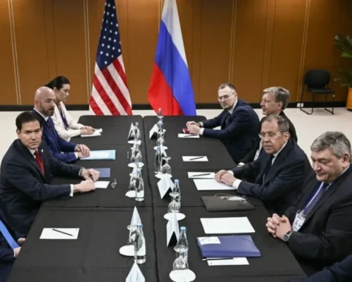 Lavrov diz a Rubio que Rússia segue aberta à solução diplomática para a Ucrânia