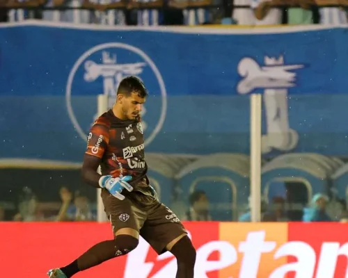 Jogador do Paysandu sofre pancada na cabeça e pode não jogar contra o Amazonas