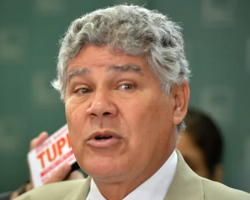Chico Alencar vê candidatura de Flávio Bolsonaro em erosão