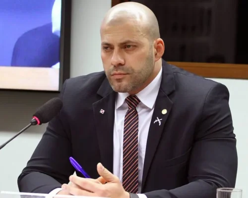 Moraes dá 48h para Daniel Silveira explicar publicação de vídeo no X