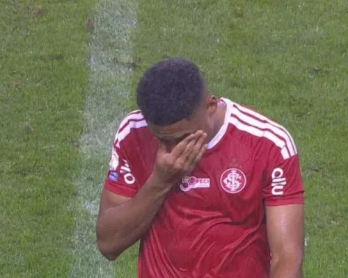 Zagueiro do Inter é suspenso pelo STJD até que Gabriel Pec retorne; audiência tem áudio fake