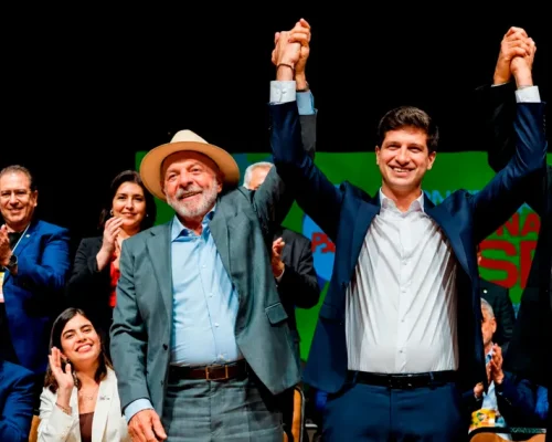 ‘Ninguém vai meter o dedo nas eleições brasileiras’, diz Lula em convenção que oficializou Alckmin como vice