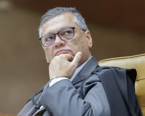 Regularização fundiária: Flávio Dino mete os pés pelas mãos