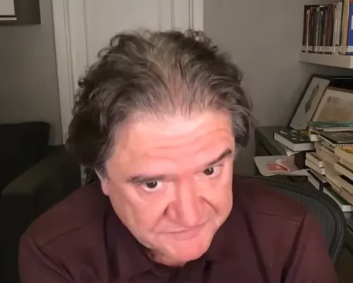 Pedro Serrano alerta para o risco da IA na eleição e adverte: ‘Bolsonaro e Flávio estão esticando a corda’