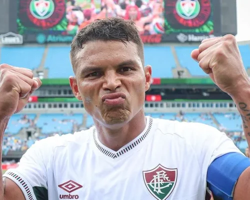 Thiago Silva tem lesão na coxa confirmada e desfalca Fluminense em clássicos da Copa do Brasil
