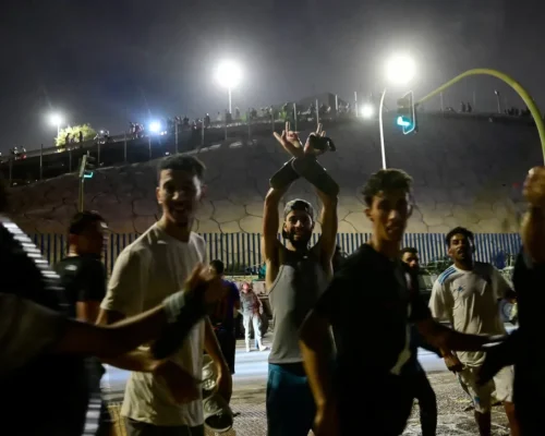 Quase 50 mil migrantes chegam a Ceuta em 24 horas e Espanha enfrenta nova crise na fronteira com Marrocos