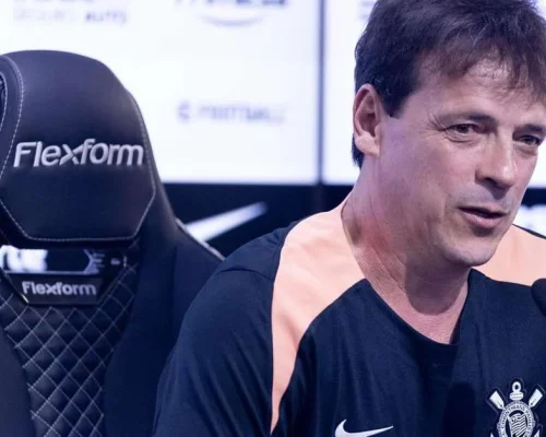 Fernando Diniz, do Corinthians, é denunciado pelo STJD e pode pegar três jogos de suspensão