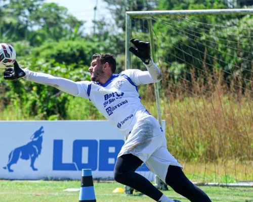 Gabriel Mesquita trata duelo contra o Confiança como