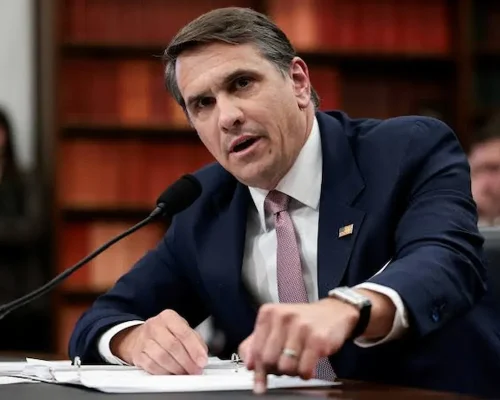 Senado dos EUA confirma ex-advogado de Trump para comando do Departamento de Justiça
