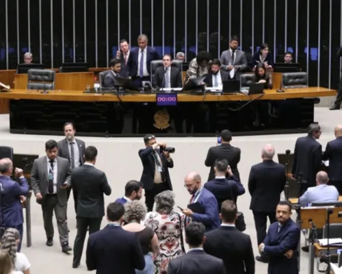 Mulheres só terão paridade no Legislativo em 2062, aponta estudo