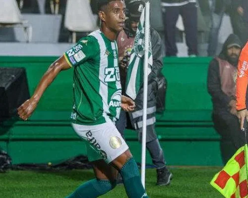 Jogador da Chapecoense sofre múltiplas fraturas, é levado à UTI e passa por cirurgia