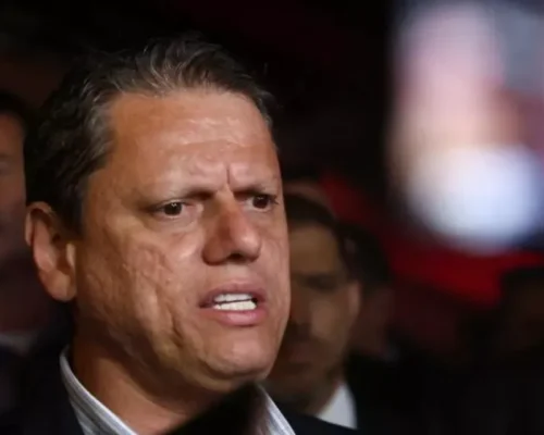 Tarcísio tenta “esconder” Bolsonaro nas redes durante campanha