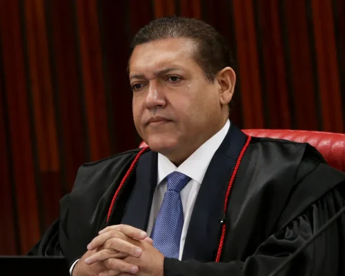 TSE julga 21 ações eleitorais envolvendo PT e PL