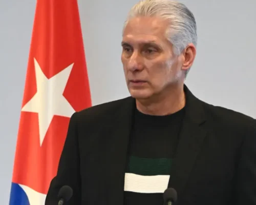 Díaz-Canel convoca juventude cubana a defender o socialismo
