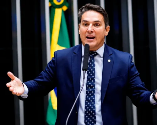 Justiça dá 72 horas para Zucco apresentar plano de governo