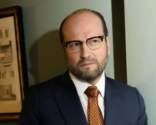 PF cumpre mandado na casa do advogado Nelson Wilians em operação sobre bets e lavagem de dinheiro