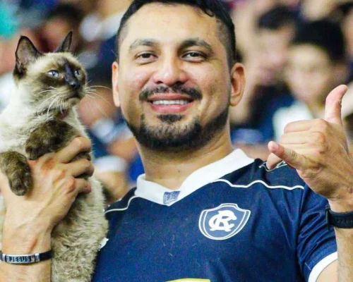 Gata encontrada no Mangueirão ganha novo lar após encontro com torcedor do Remo