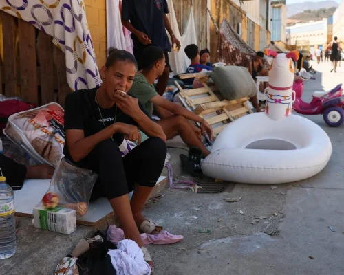 Centenas de imigrantes protestam em Ceuta e pedem asilo