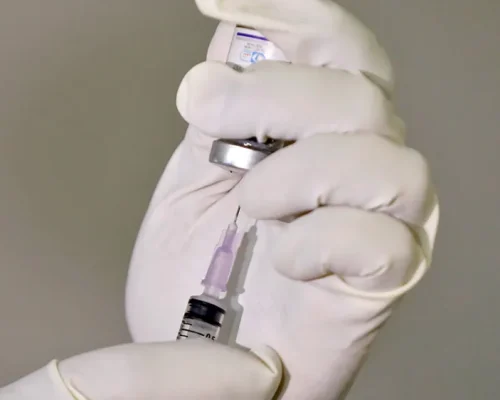 Vacina experimental de mRNA apresenta resultados promissores contra a recorrência do melanoma