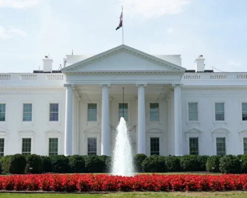 Dívida dos EUA dispara e ultrapassa US$ 40 trilhões após dobrar nos governos Trump e Biden