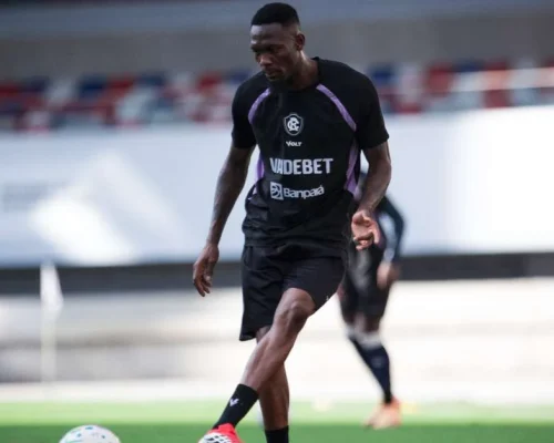Tchamba ganha confiança após retorno e espera vitória do Remo contra o Fluminense