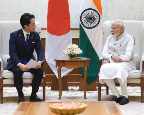 Modi propõe ao Japão desenvolvimento conjunto de equipamentos de defesa no âmbito do Make in India
