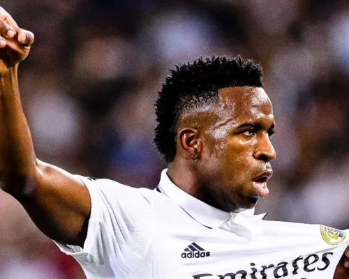 Mourinho evita falar em racismo, mas afirma que Vini Jr. sofre