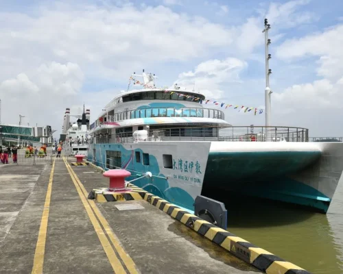 Rota marítima regular de turismo cultural Guangzhou-Shenzhen é oficialmente lançada no sul da China