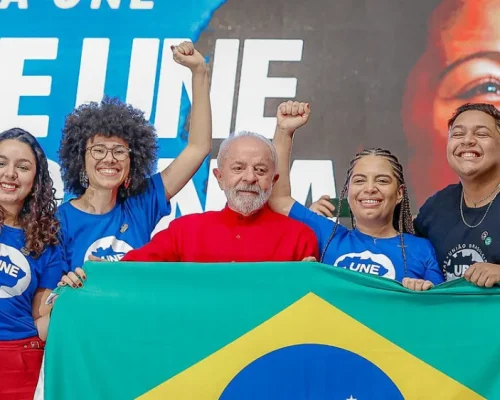 Lula defende educação financeira nas escolas e alerta para o impacto do consumo digital