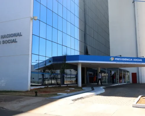 Previsão de gastos com INSS em 2027 é reduzida em R$ 5 bilhões