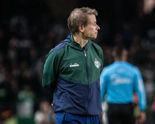 Fernando Seabra desfalca o Coritiba contra o Remo; volante também está suspenso