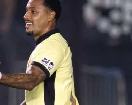 David Corrêa, jogador do Vasco, é alvo de operação contra tráfico de armas e drogas no RJ