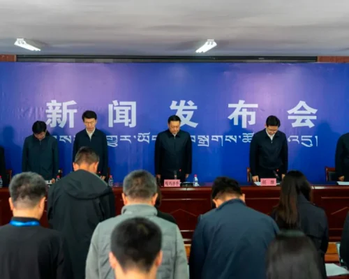 Governo da Região Autônoma de Xizang divulga detalhes do resgate do deslizamento na coletiva de imprensa
