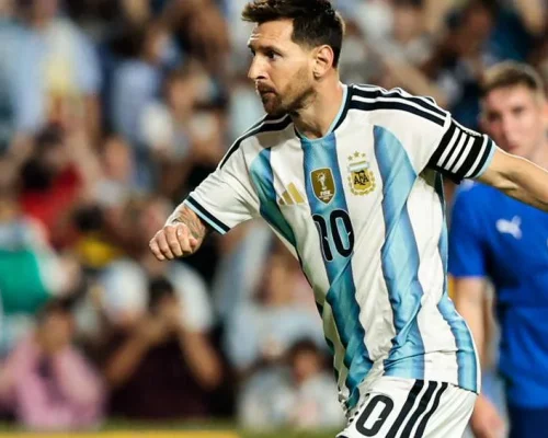 Após anunciar aposentadoria da Argentina, Messi mira marca de mil gols