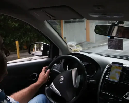 Câmara aprova linha de crédito de R$ 30 bi para motoristas de aplicativo e taxistas