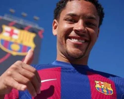 Barcelona volta a apostar em atacante brasileiro após experiência frustrante com Vitor Roque