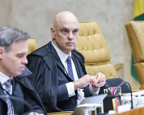 Em meio à crise, Moraes e Mendonça se sentam lado a lado no STF